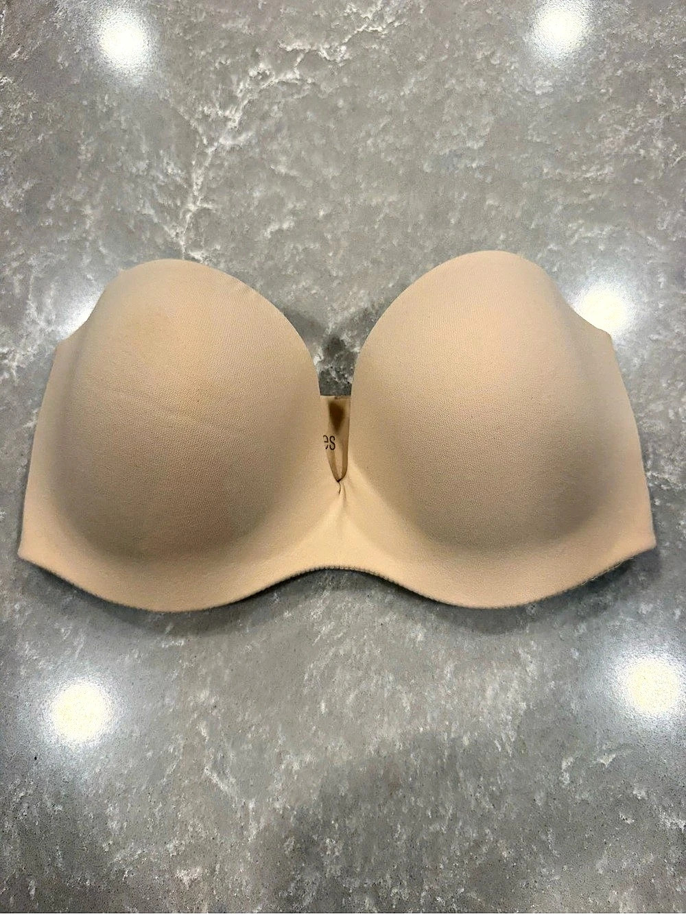 Fine Lines Strapless Bra 34E Nude Beige Molded Underwire Seamless